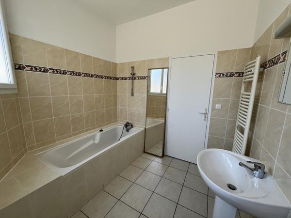 Maison à louer 780 € CC Soyaux 3 p 103 m² DPE C