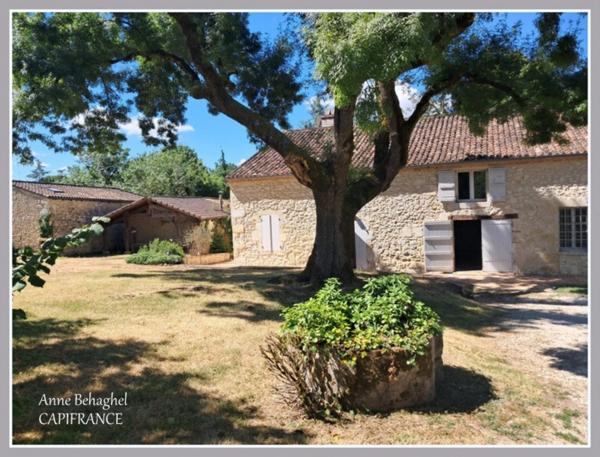 LAMONTJOIE- Centre village - Maison en pierre 140 m2 avec garage,dépendances et grand jardin