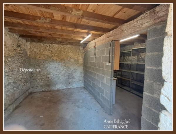 LAMONTJOIE- Centre village - Maison en pierre 140 m2 avec garage,dépendances et grand jardin
