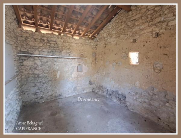 LAMONTJOIE- Centre village - Maison en pierre 140 m2 avec garage,dépendances et grand jardin