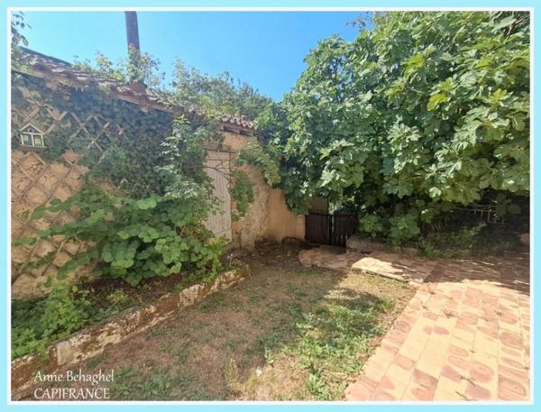 LAMONTJOIE- Centre village - Maison en pierre 140 m2 avec garage,dépendances et grand jardin