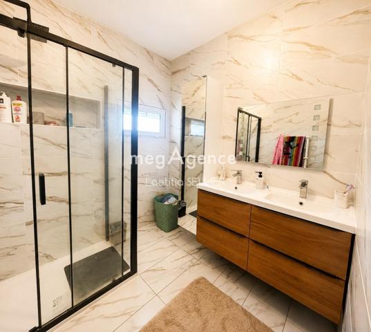 Maison à Montluçon, 03100 - 7 pièces 250m²