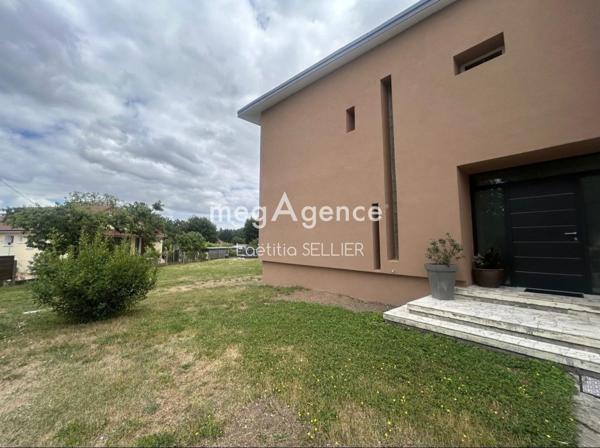 Maison à Montluçon, 03100 - 7 pièces 250m²