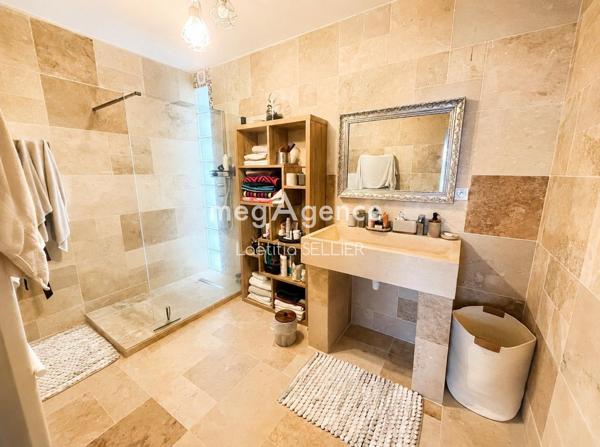 Maison à Montluçon, 03100 - 7 pièces 250m²