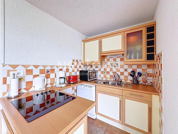 Charmant appartement 3 pièces de 41.61 m² avec vue sur le port, place de parking privative & local à vélo à Gruissan