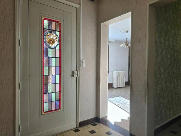 NEGOCIABLE! MAISON DE VILLE EN PLEIN CENTRE DE MONTMOREAU