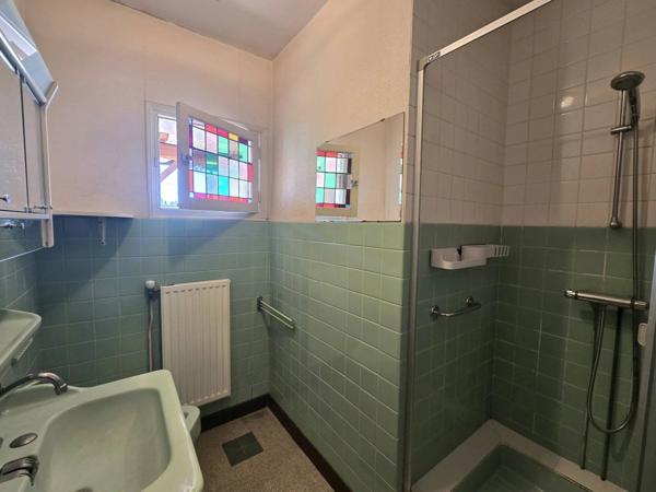 NEGOCIABLE! MAISON DE VILLE EN PLEIN CENTRE DE MONTMOREAU