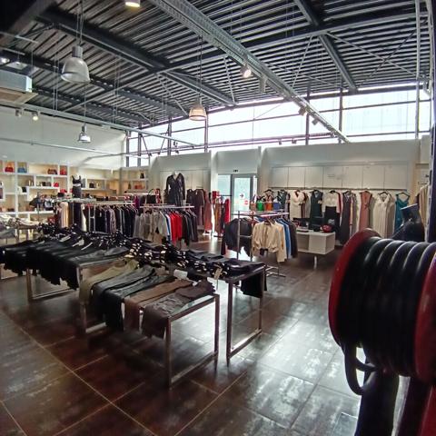 A louer local commercial 520 m² - Excellente visibilité. - Belle surface commerciale