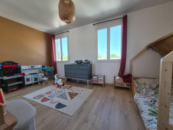 Maison familiale 5 pièces avec jardin clos – Lussant 17430