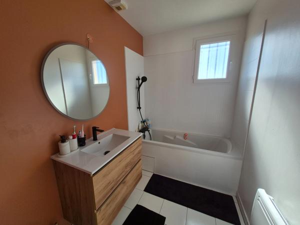 Maison familiale 5 pièces avec jardin clos – Lussant 17430