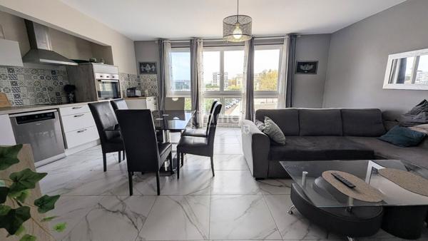 Antigone : T3 traversant de 71 m² + Parking