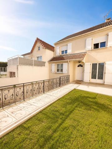 HOUILLES - Pavillon lumineux et parfaitement entretenu, un h 599 000 € **  - Référence  953