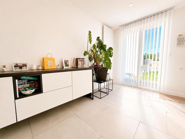 HOUILLES - Pavillon lumineux et parfaitement entretenu, un h 599 000 € **  - Référence  953