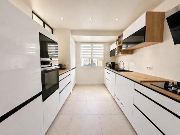 HOUILLES - Pavillon lumineux et parfaitement entretenu, un h 599 000 € **  - Référence  953
