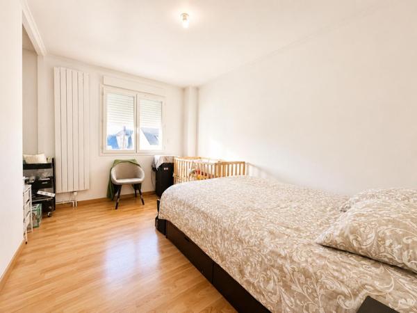 HOUILLES - Pavillon lumineux et parfaitement entretenu, un h 599 000 € **  - Référence  953