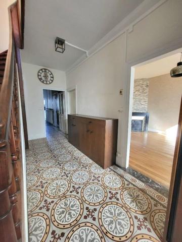 Maison de ville bourgeoise - 5 chambres - Grande grange et jardin paysagé