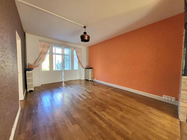 Maison de ville bourgeoise - 5 chambres - Grande grange et jardin paysagé