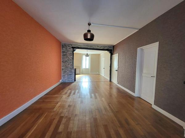 Maison de ville bourgeoise - 5 chambres - Grande grange et jardin paysagé