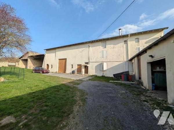 Bien rare à Lunéville - Grand terrain, dépendances et fort potentiel

Située à Lunéville, dan...