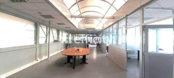 Local Commercial 10 pièces - 2180 m²
