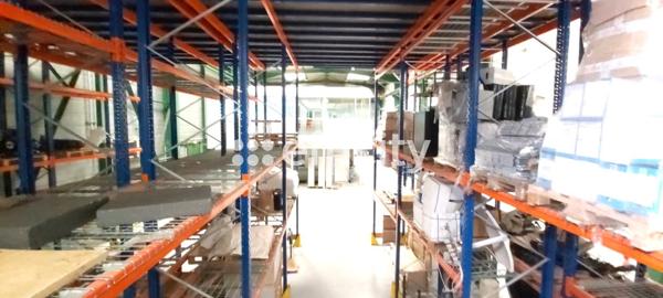 Local Commercial 10 pièces - 2180 m²