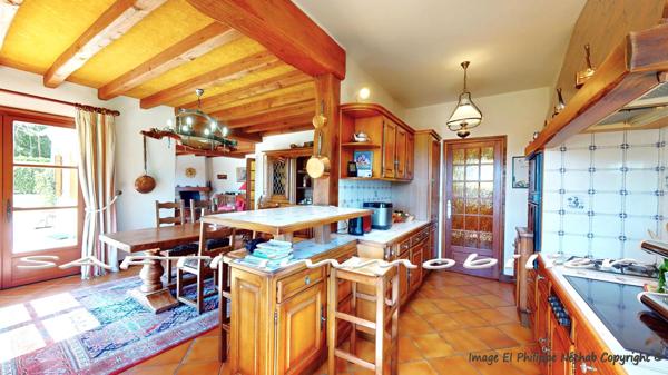 Maison de 183 m2 - 4 chambres - sous-so tatal - 1790m2 de terrain autour.