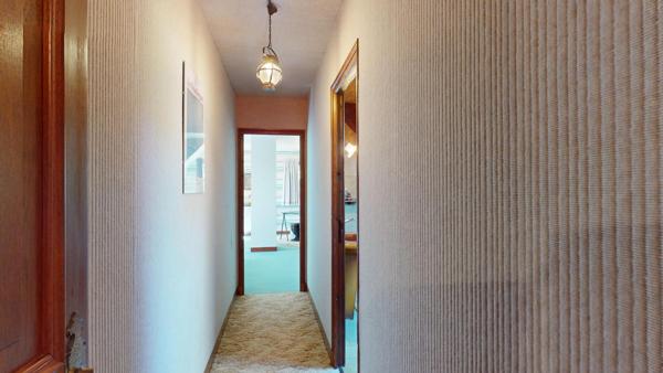 Maison de 183 m2 - 4 chambres - sous-so tatal - 1790m2 de terrain autour.