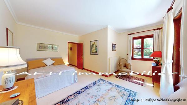 Maison de 183 m2 - 4 chambres - sous-so tatal - 1790m2 de terrain autour.