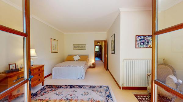 Maison de 183 m2 - 4 chambres - sous-so tatal - 1790m2 de terrain autour.