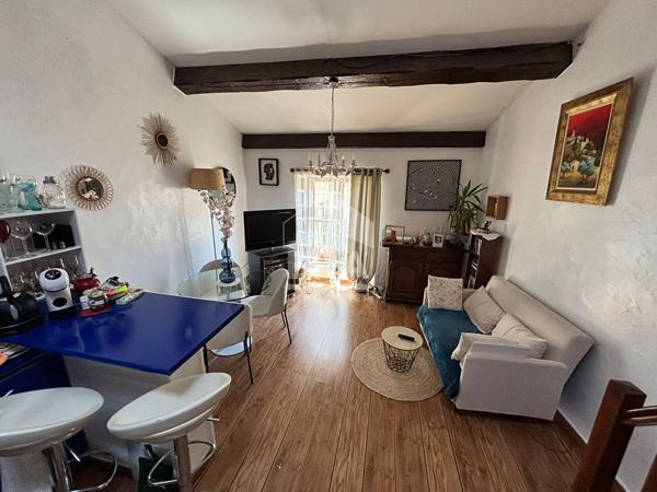 FREJUS  A vendre Charmant Studio en Dernier Étage au Coeur du Centre Ville