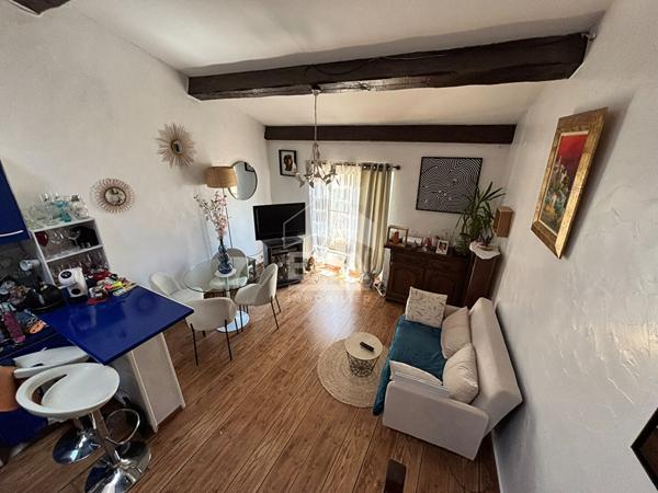 FREJUS  A vendre Charmant Studio en Dernier Étage au Coeur du Centre Ville