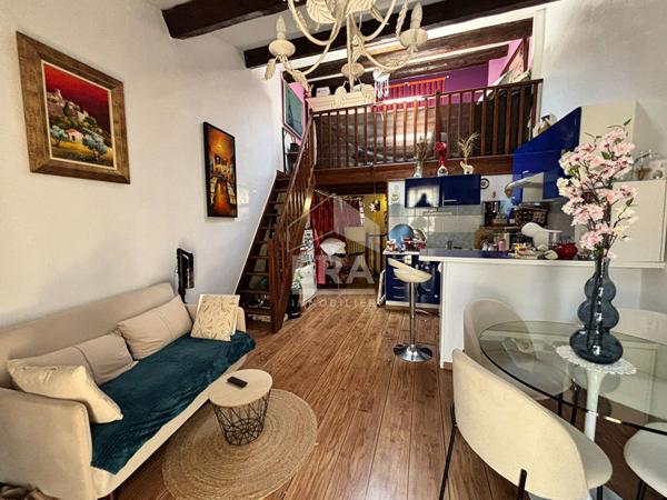 FREJUS  A vendre Charmant Studio en Dernier Étage au Coeur du Centre Ville
