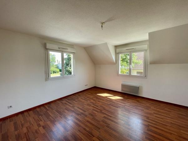 Duplex récent avec jardin, 5 chambres et garage