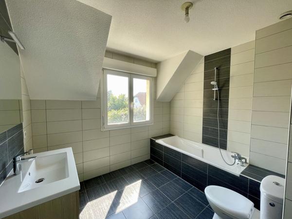 Duplex récent avec jardin, 5 chambres et garage