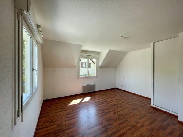 Duplex récent avec jardin, 5 chambres et garage