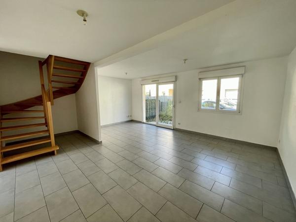 Duplex récent avec jardin, 5 chambres et garage