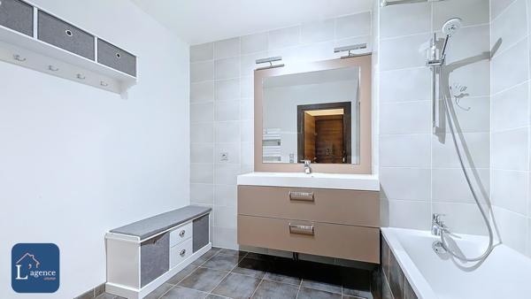 Appartement T3 72.45 Rez de jardin Garage double Parking Cave Gex 01170