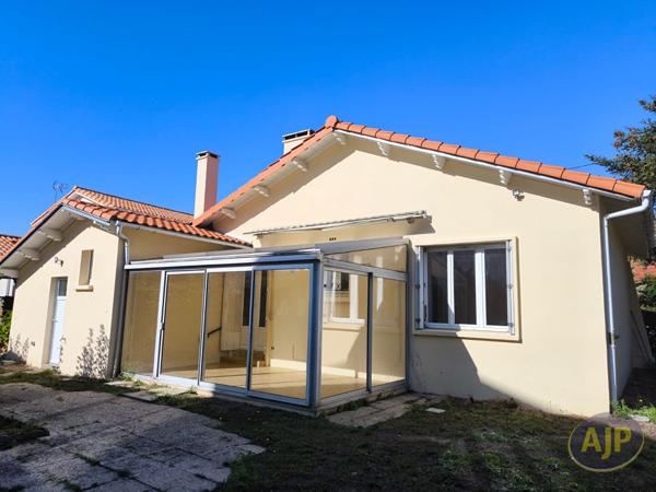 Maison à louer Saint Brevin Les Pins : 3 pièces, 84m² avec 2 chambre(s) à 1 154€ - AJP Immobilier Saint-Brévin