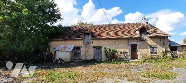 Fermette à rénover avec dépendances sur 3400 m²