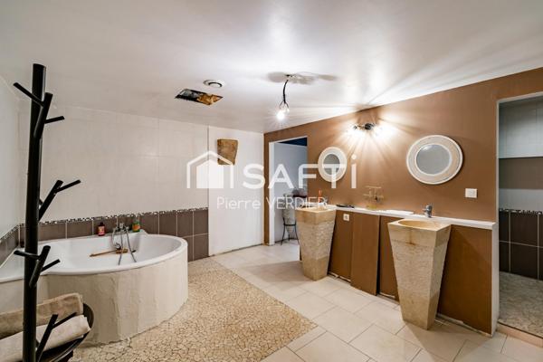 Maison grands volumes, proche de toutes commodités