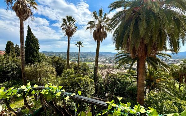 Appartement à vendre    3 pièces • 84 m2 Grasse