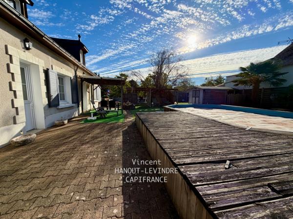 LONGÈRE RÉNOVÉE DE 145 M² AVEC PISCINE ET DÉPENDANCES – TERRAIN DE 1 290 M²RIVES DU LOIR EN ANJOU (49)