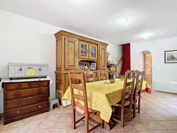 A vendre secteur Chutes Lavie 13004 Marseille Maison 5 pièces avec cour de 90 m2