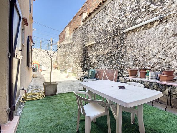 A vendre secteur Chutes Lavie 13004 Marseille Maison 5 pièces avec cour de 90 m2