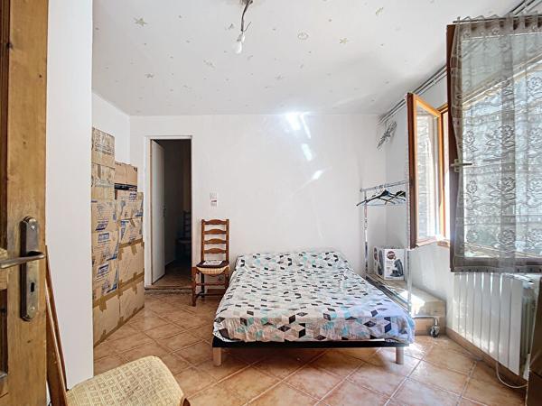 A vendre secteur Chutes Lavie 13004 Marseille Maison 5 pièces avec cour de 90 m2