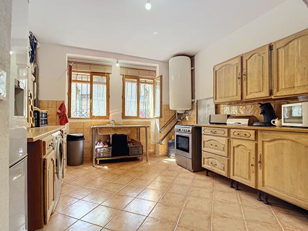 A vendre secteur Chutes Lavie 13004 Marseille Maison 5 pièces avec cour de 90 m2