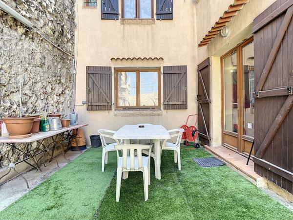 A vendre secteur Chutes Lavie 13004 Marseille Maison 5 pièces avec cour de 90 m2