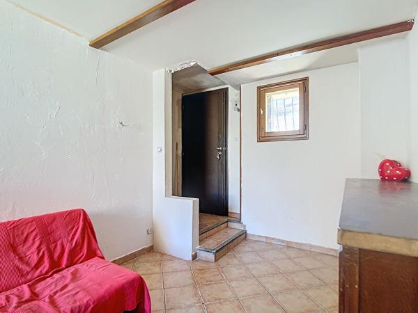 A vendre secteur Chutes Lavie 13004 Marseille Maison 5 pièces avec cour de 90 m2