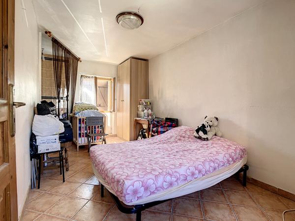 A vendre secteur Chutes Lavie 13004 Marseille Maison 5 pièces avec cour de 90 m2