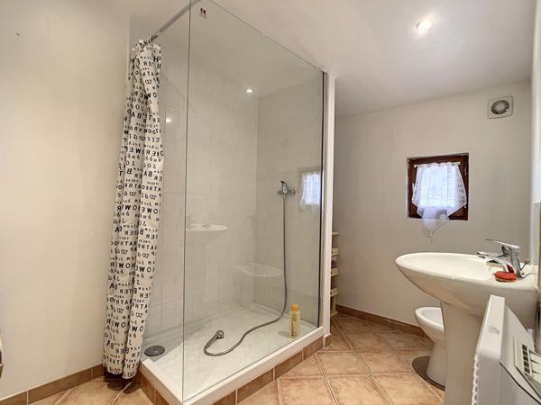 A vendre secteur Chutes Lavie 13004 Marseille Maison 5 pièces avec cour de 90 m2